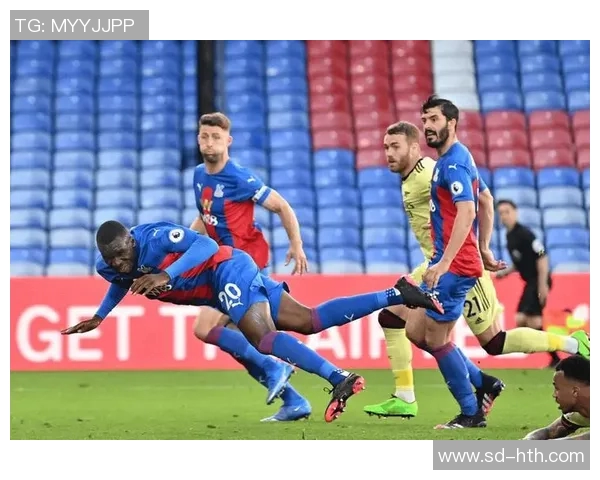 足球场上的激情碰撞与球星间的默契击掌引发的无限魅力与讨论 足球场上的激情碰撞与球星间的默契击掌引发的无限魅力与讨论