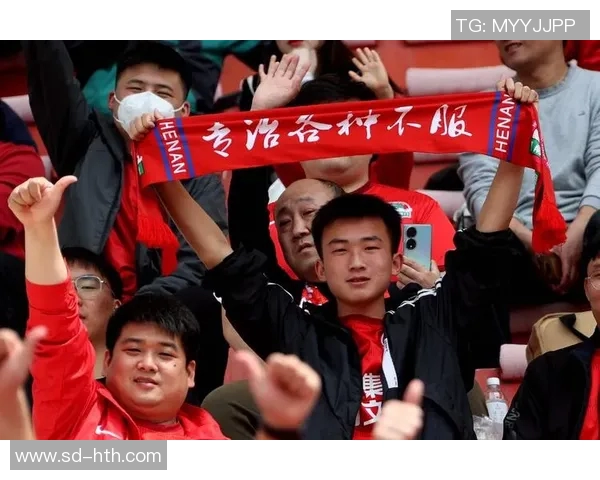 足球巨星深夜现身夜店引发热议球迷热情高涨媒体持续关注 足球巨星深夜现身夜店引发热议球迷热情高涨媒体持续关注