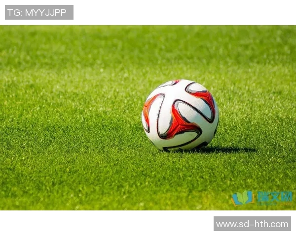 床帘足球球星逆袭成长故事展现拼搏精神与励志传奇 床帘足球球星逆袭成长故事展现拼搏精神与励志传奇